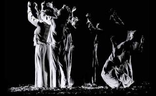 Rosas y Herencias, Bienal de Danza de Lyón, Francia, 2003. Coreografía de Isabel Bustos.